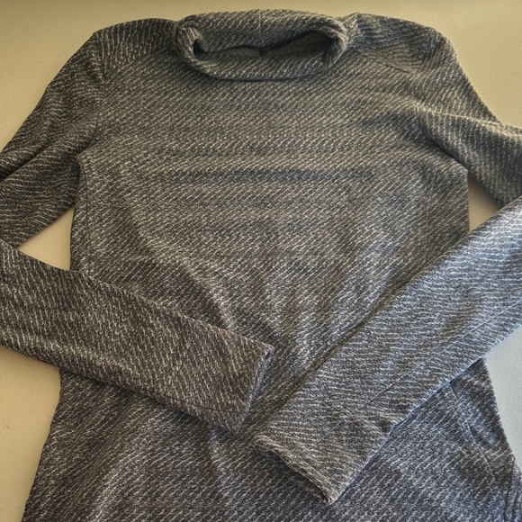 lululemon athletica Gray Long Sleeve Top - Picture 1 of 4